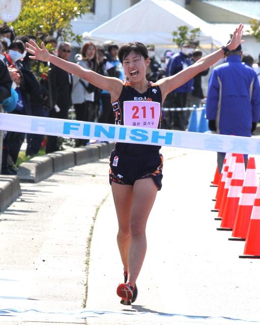 写真:藤井 菜々子 選手