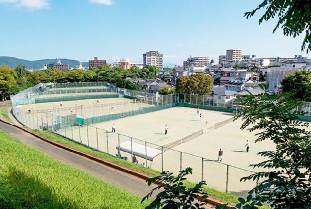 写真:北九州市立桃園庭球場